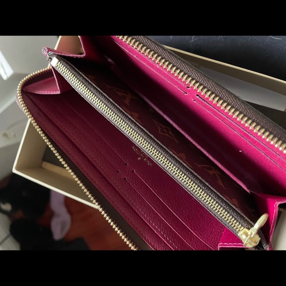 Louis Vuitton Monogram Clemence Zip Around Wallet Features magenta coated canvas - Picture 8 of 16